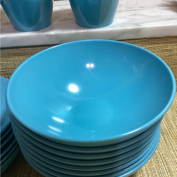 Vintage Melamine Vibrant Blue Dinnerware Set Bowls Dessert Plates ,Mugs - Picture 3 of 9